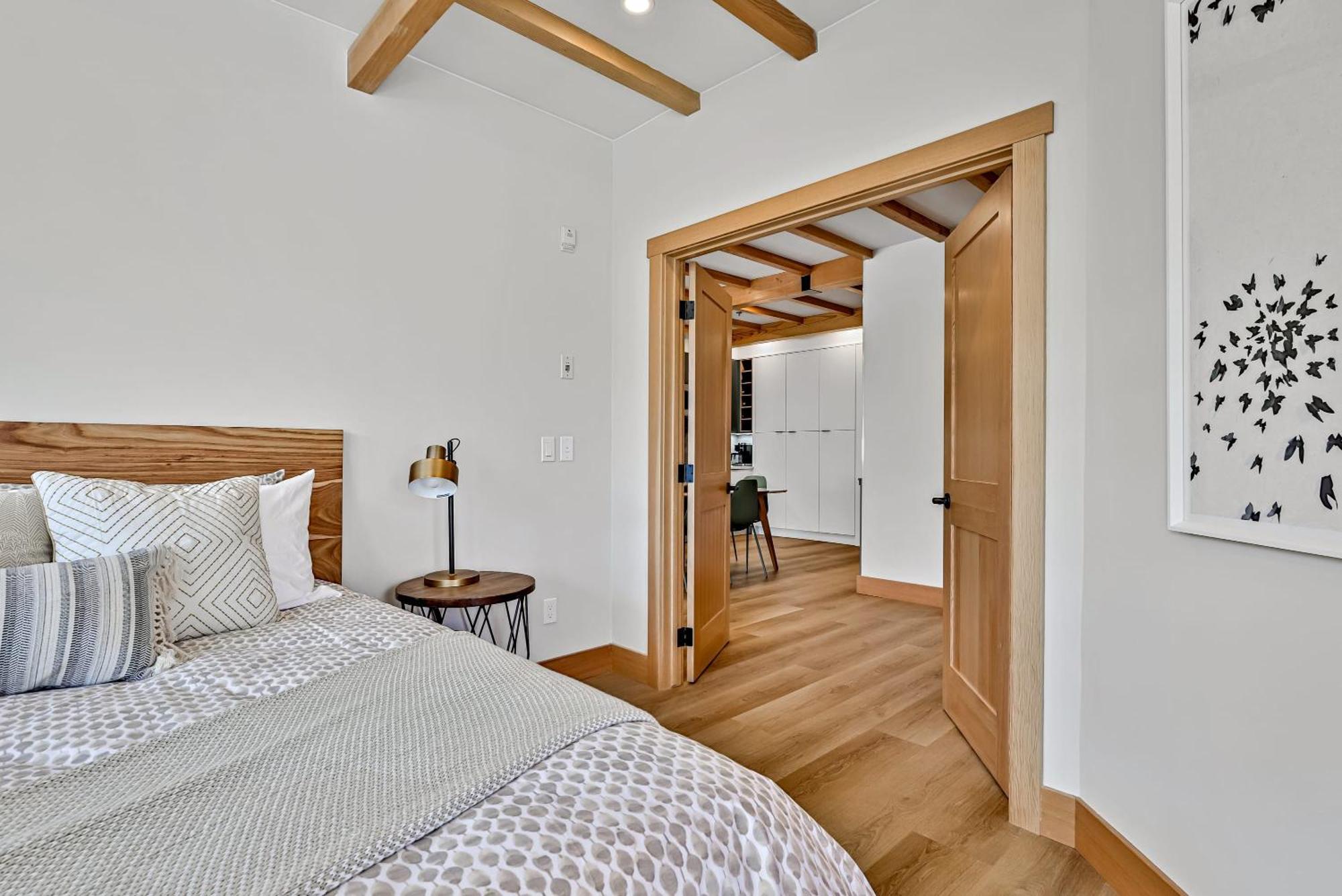 Ravens Crest Lodge - Stunning Views Perfectly Located On Main Street Canmore Exterior photo